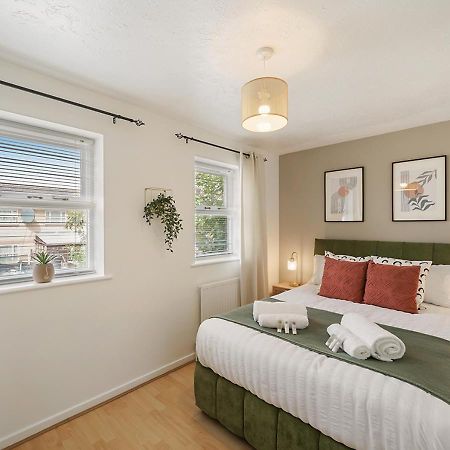 Вилла East London House Near Tube With Parking Экстерьер фото