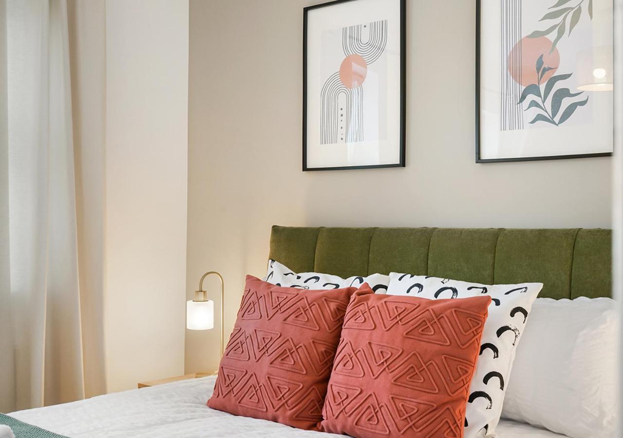 Вилла East London House Near Tube With Parking Экстерьер фото