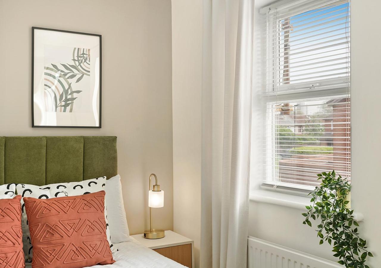 Вилла East London House Near Tube With Parking Экстерьер фото