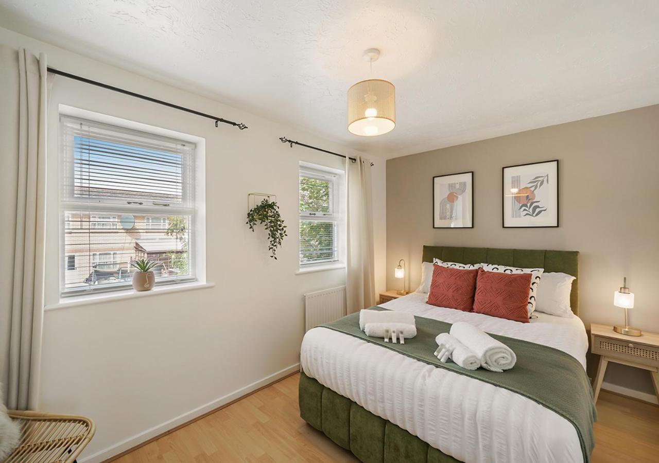 Вилла East London House Near Tube With Parking Экстерьер фото