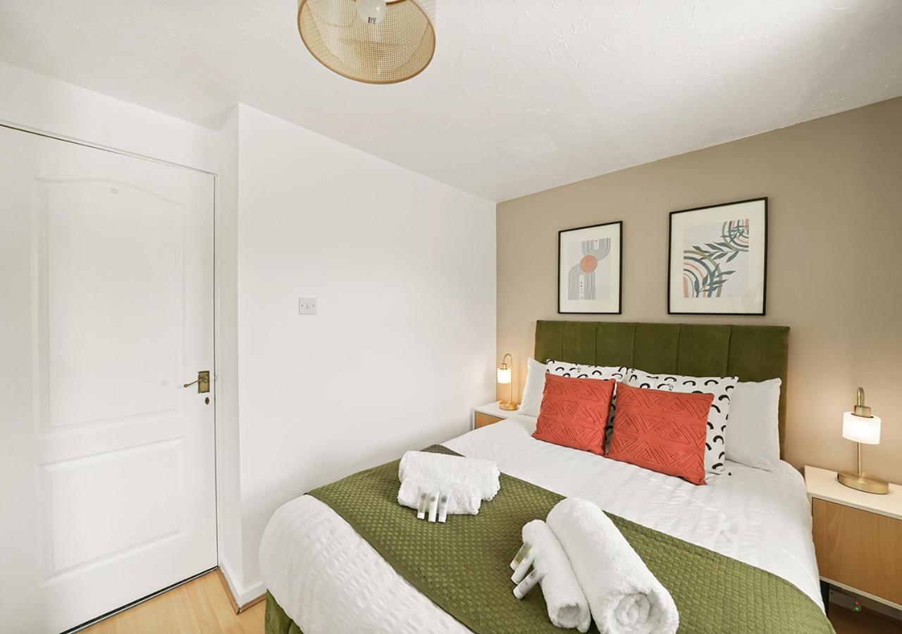 Вилла East London House Near Tube With Parking Экстерьер фото